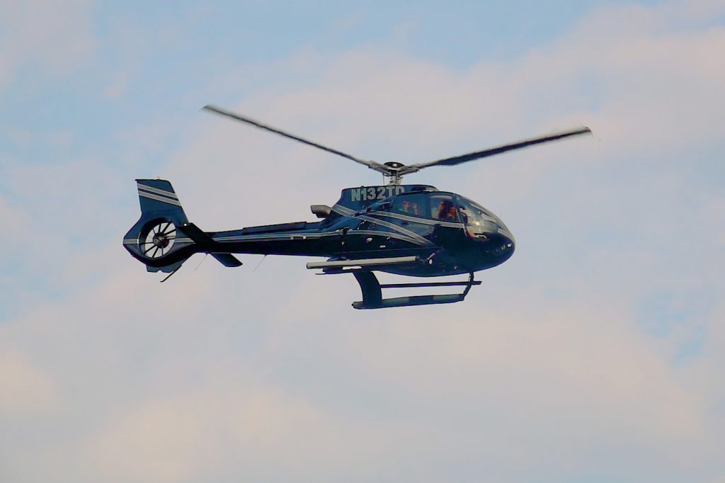 Helicopter that uses SAM Aviation Maintenance Software, flying away.