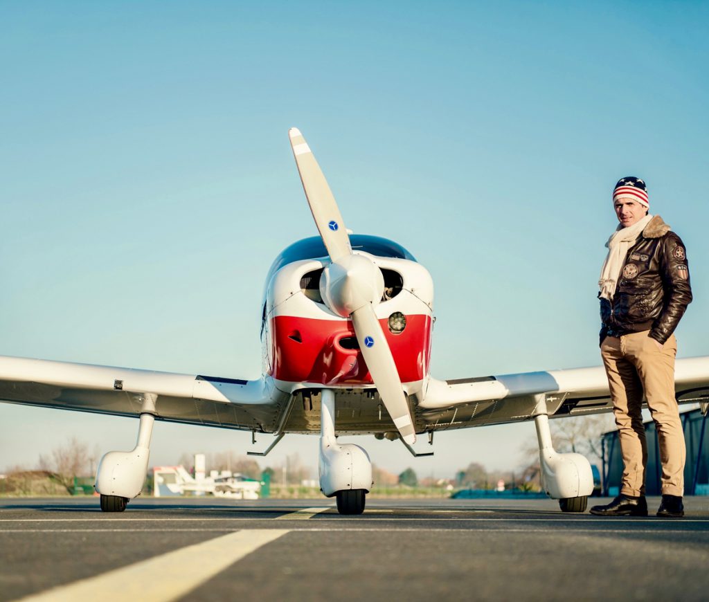 Aircraft and pilot using aviation maintenance tracking software